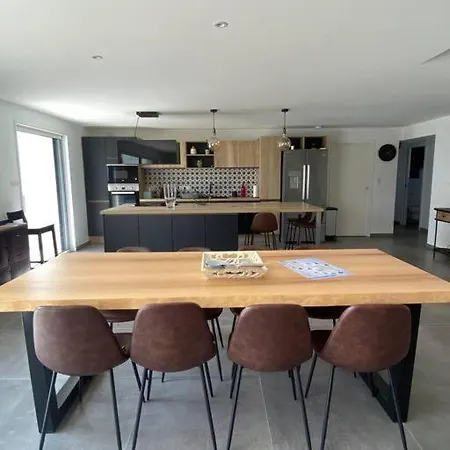 펜션 Maison De 200 M2, 5 Minutes A Pieds De La De Luzeronde