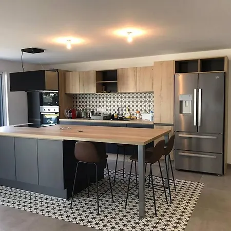 Maison De 200 M2, 5 Minutes A Pieds De La De Luzeronde 度假居 *